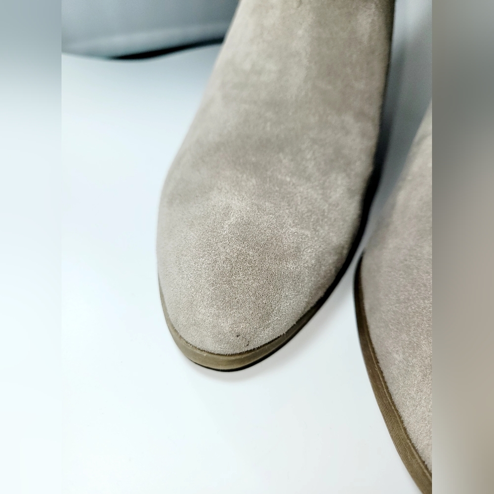 NWOT-❤️-Frye-Judith-Suede Zipped Booties-Taupe-Size 10 - Picture 3 of 8